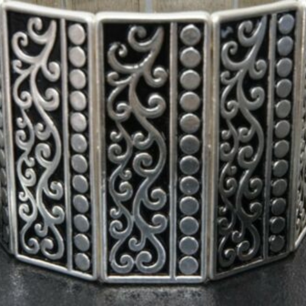 NWT. TeSori Bracelet Stretch Silver and Black